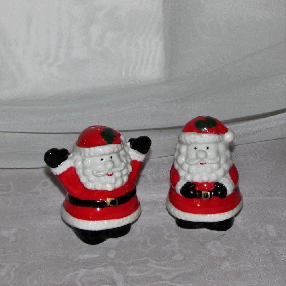Vintage Santa Claus Christmas Salt & Pepper Shakers Holiday Decor